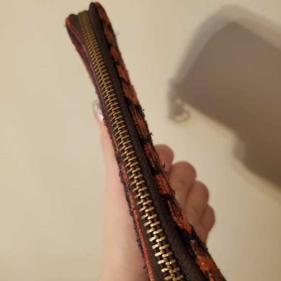 Cute vintage zipper clutch/wallet. Minor imperfections see pics - Picture 9 of 9